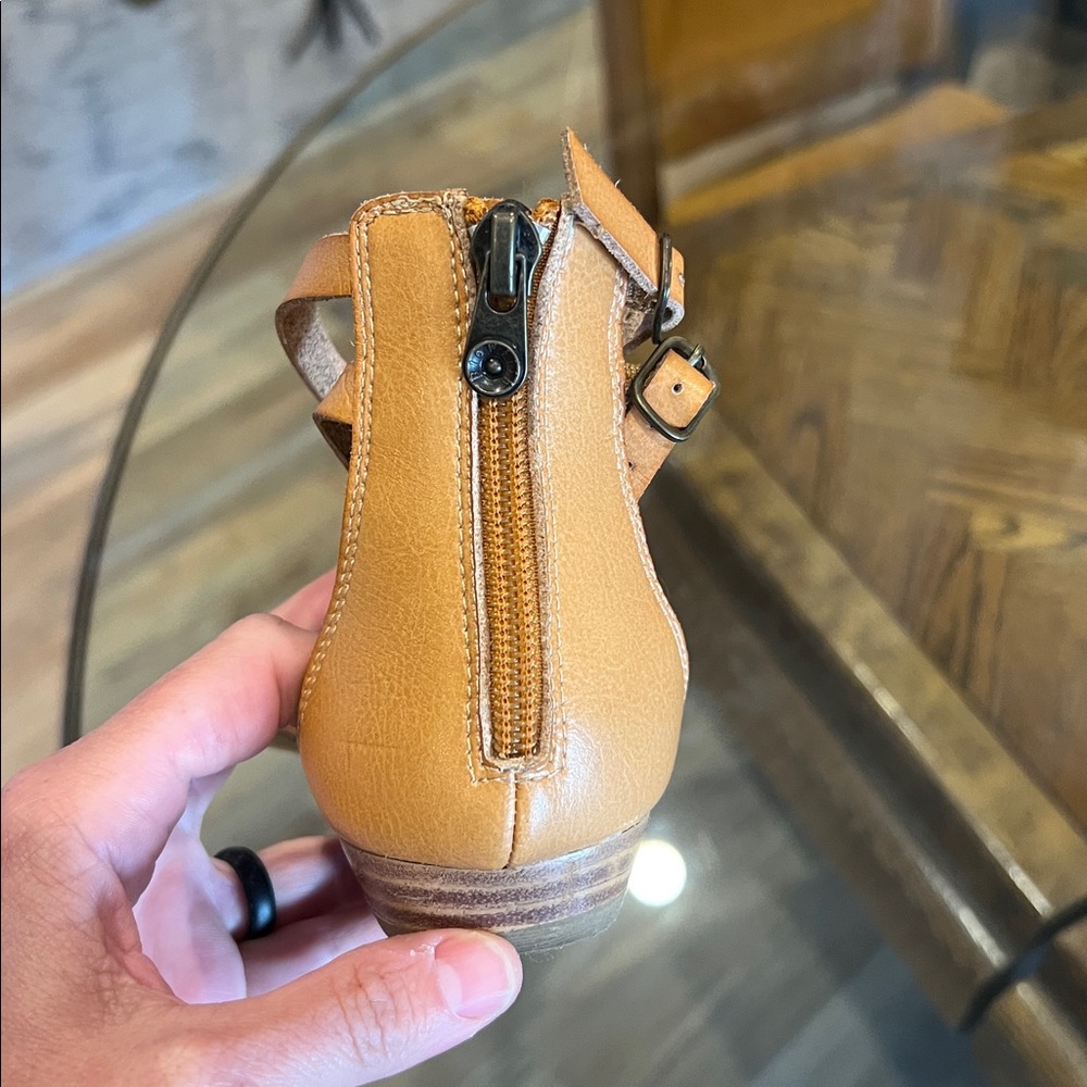 Blowfish Malibu Leather Sandal - Picture 5 of 8
